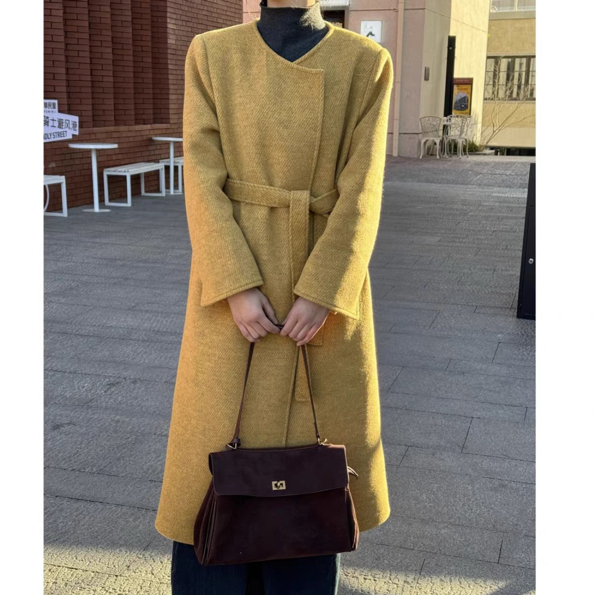 2025新款黄玫瑰气质长款女复古高端设计感小众系带立领毛料大衣