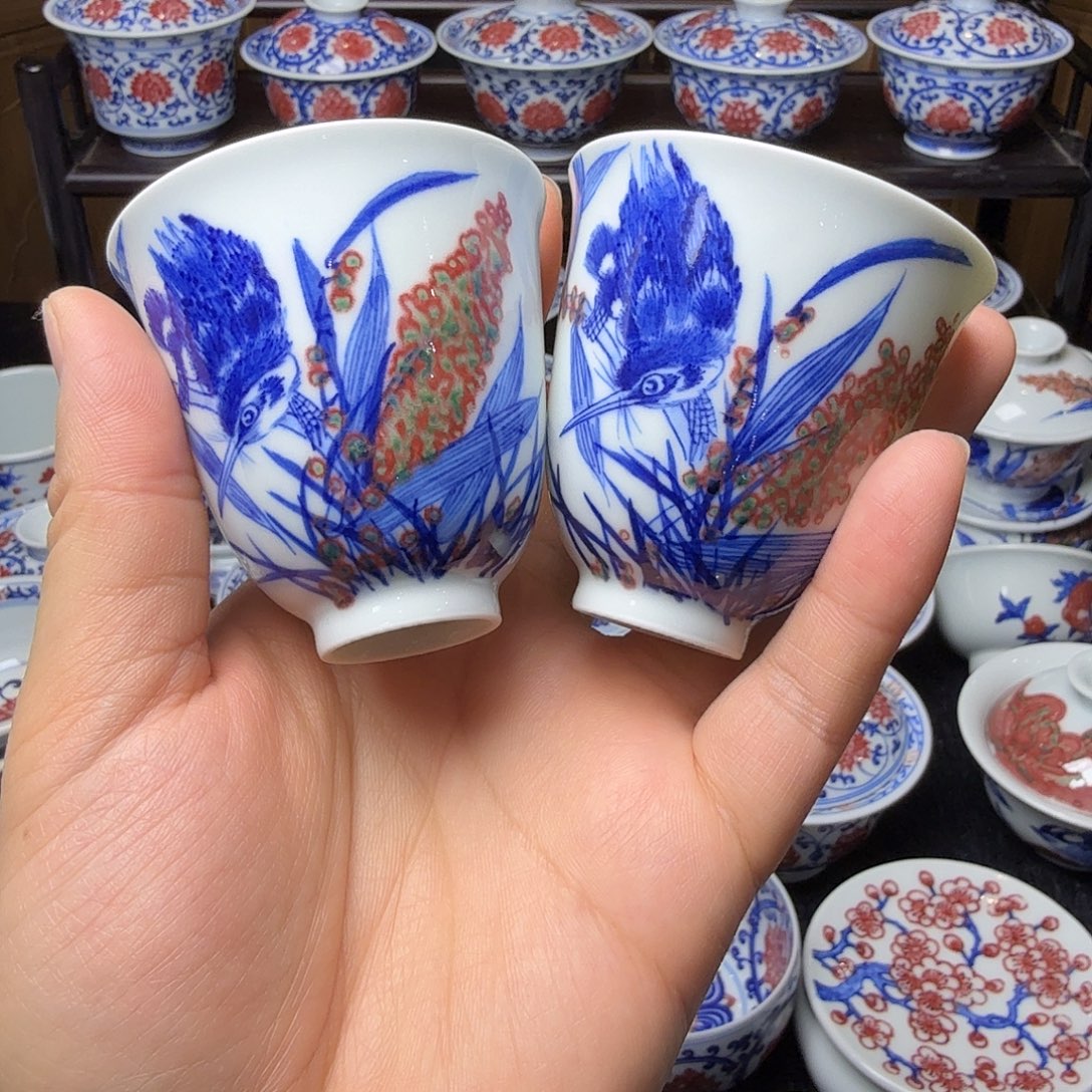 青花釉里红丹翠铃铛杯对杯底部缩釉