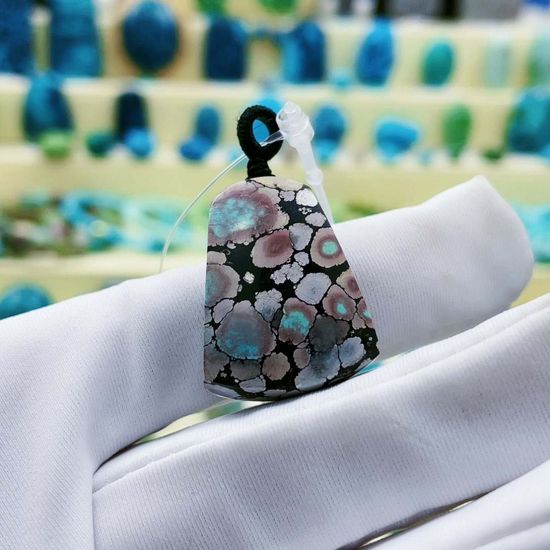 绿松石颈饰未镶嵌