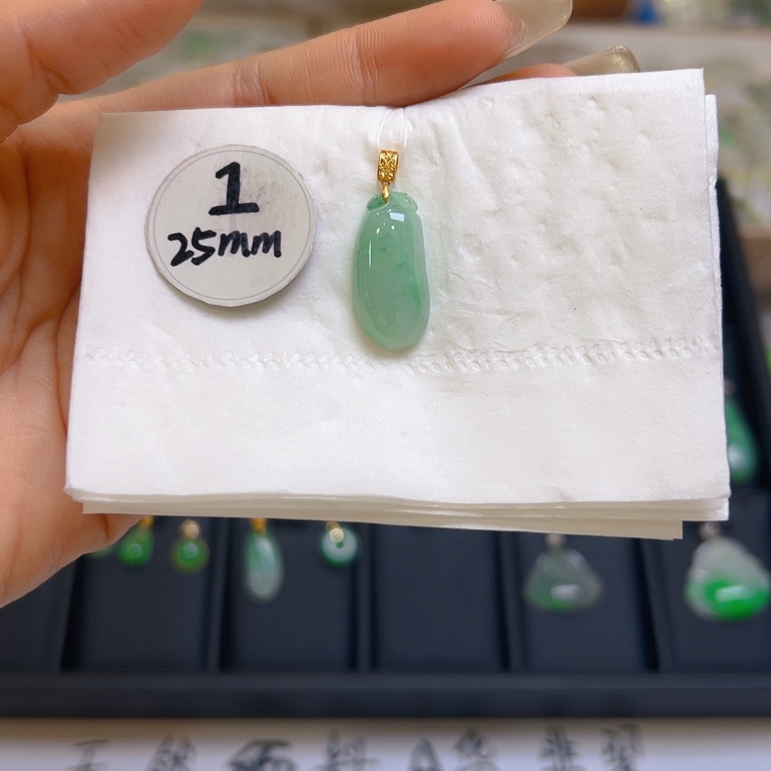 翡翠颈饰18K金镶嵌翡翠