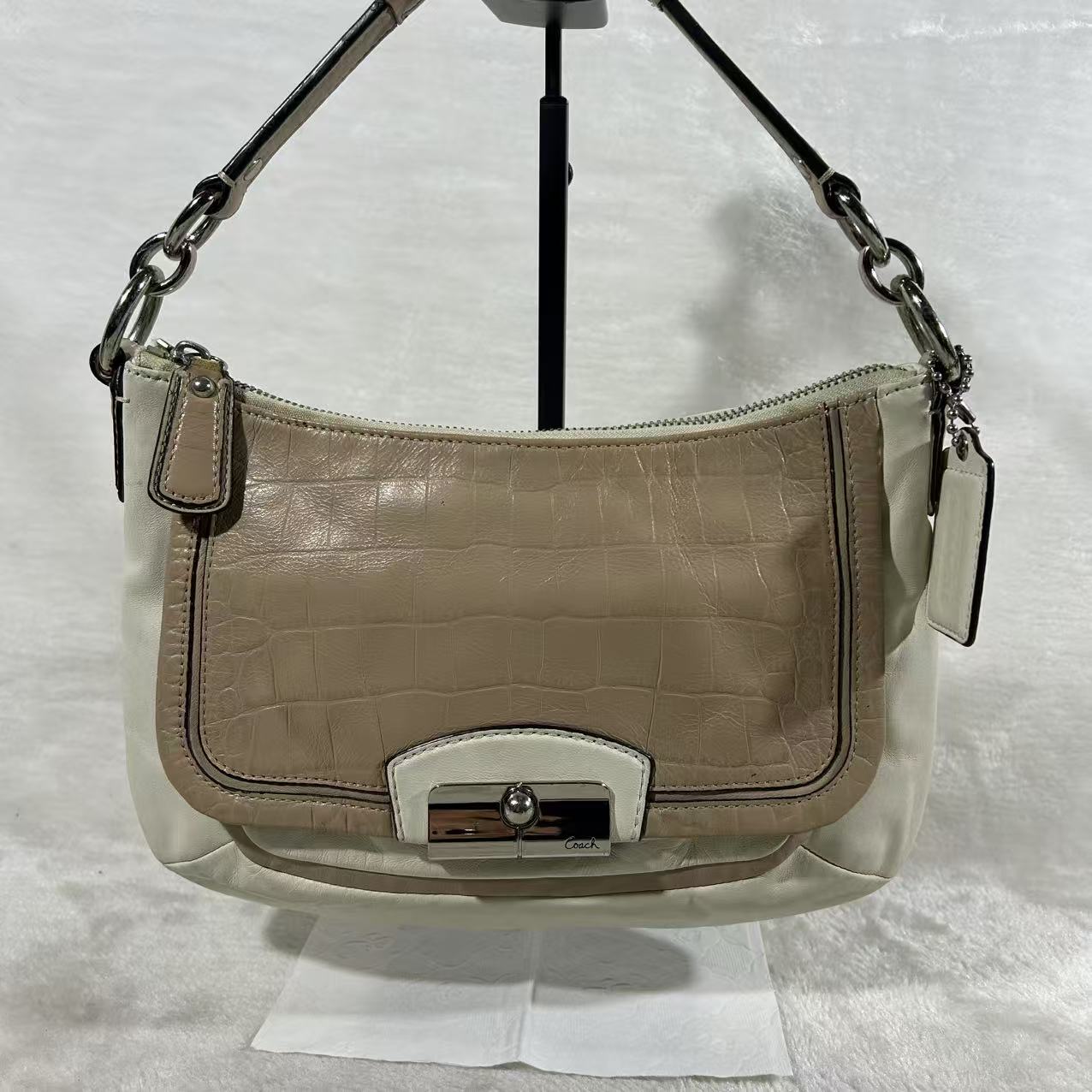 95新 COACH/蔻驰 奶茶拼白腋下包G24020359尺寸26X20