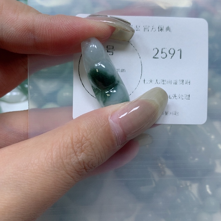 翡翠挂件未镶嵌翡翠