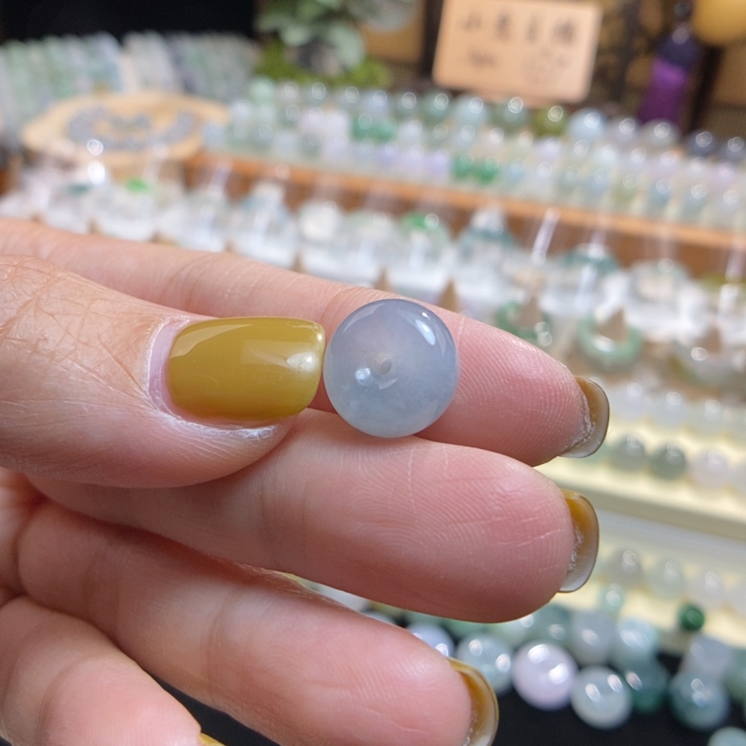 翡翠未镶嵌颈饰冰蓝