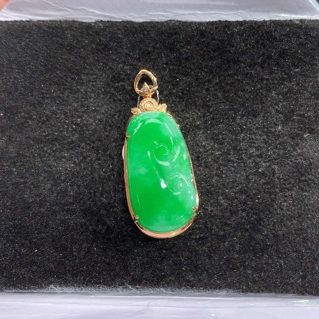 翡翠吊坠(赠链)18K金镶嵌