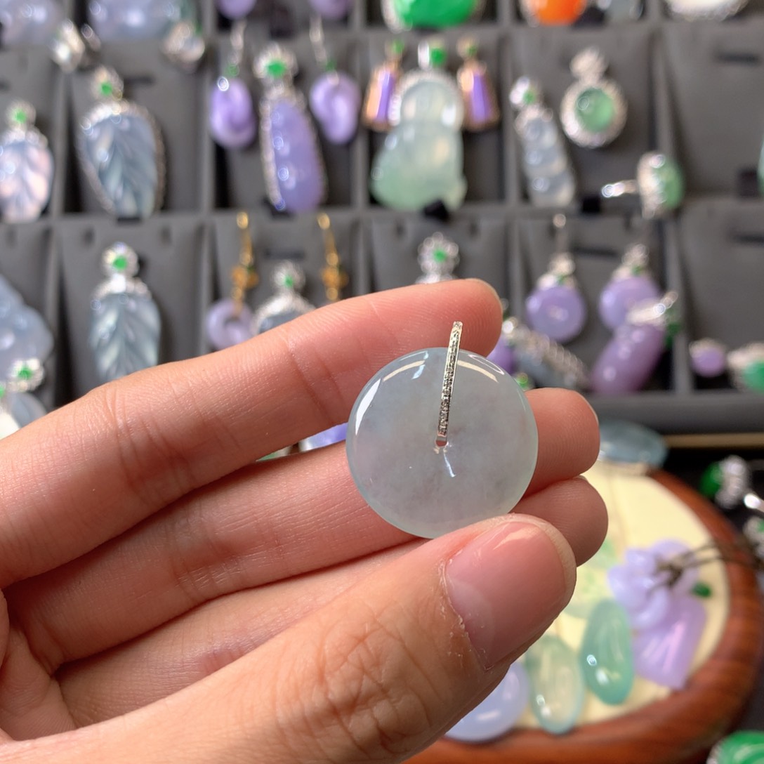 翡翠颈饰未镶嵌吊坠