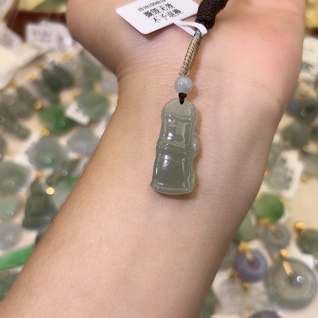 翡翠未镶嵌颈饰竹节