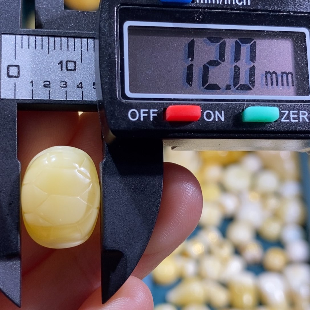 蜜蜡裸石未镶嵌配饰