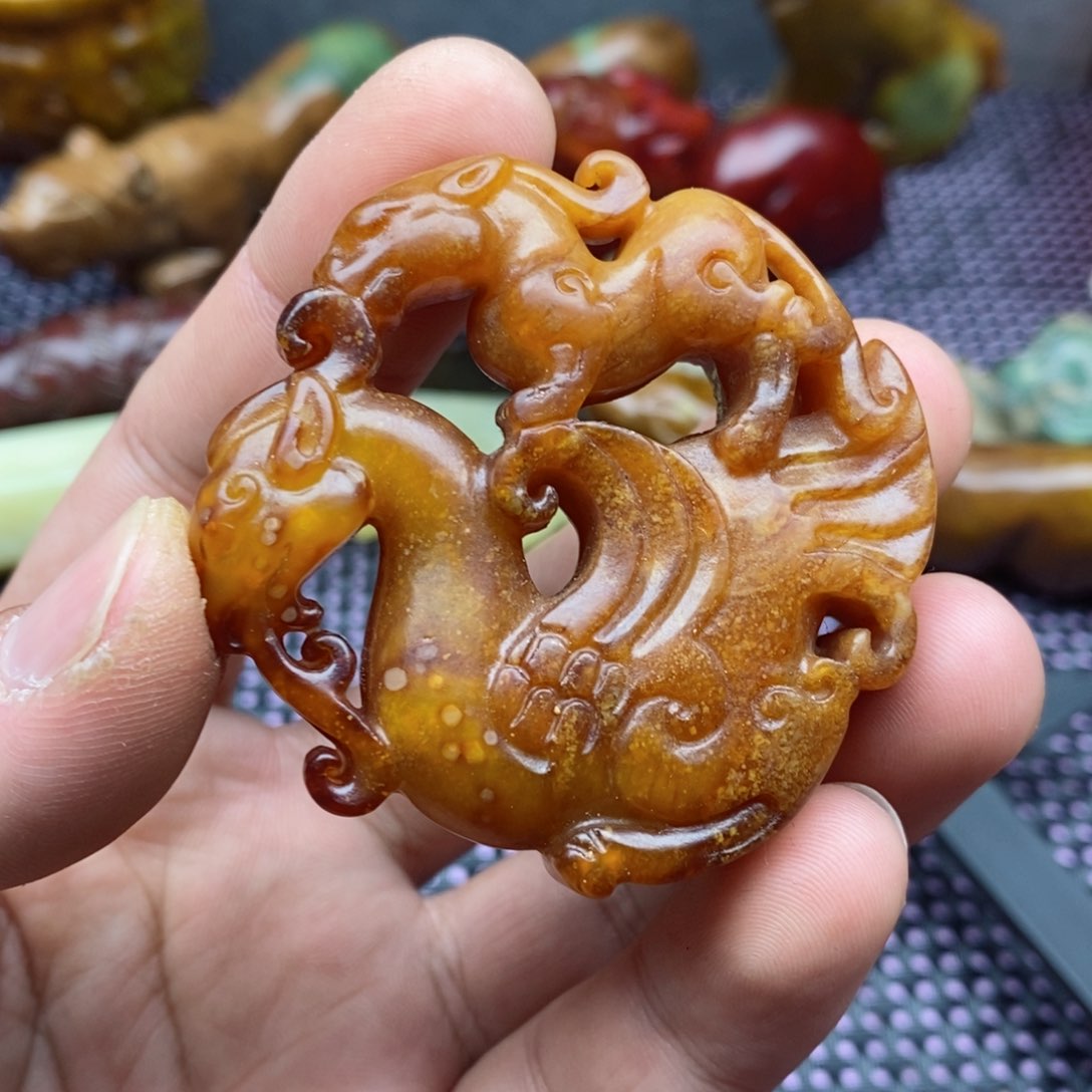蛇纹石玉颈饰未镶嵌
