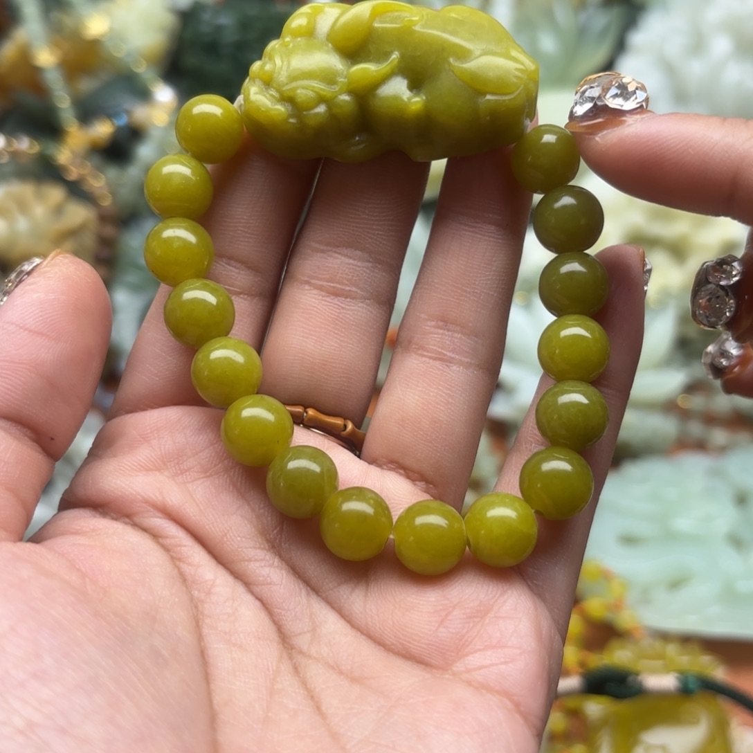 蛇纹石玉未镶嵌颈饰