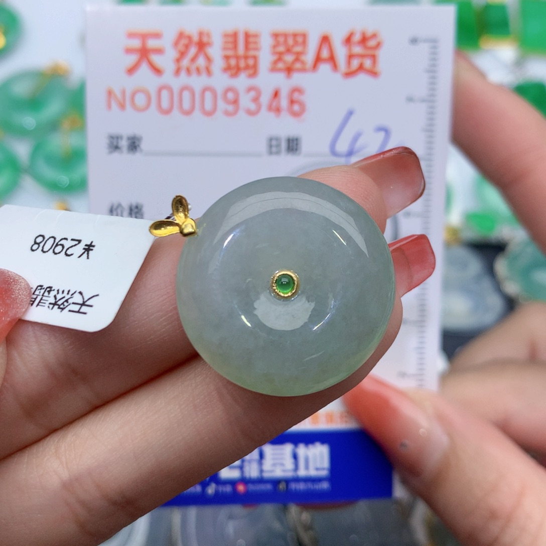 翡翠颈饰18K金镶嵌扣