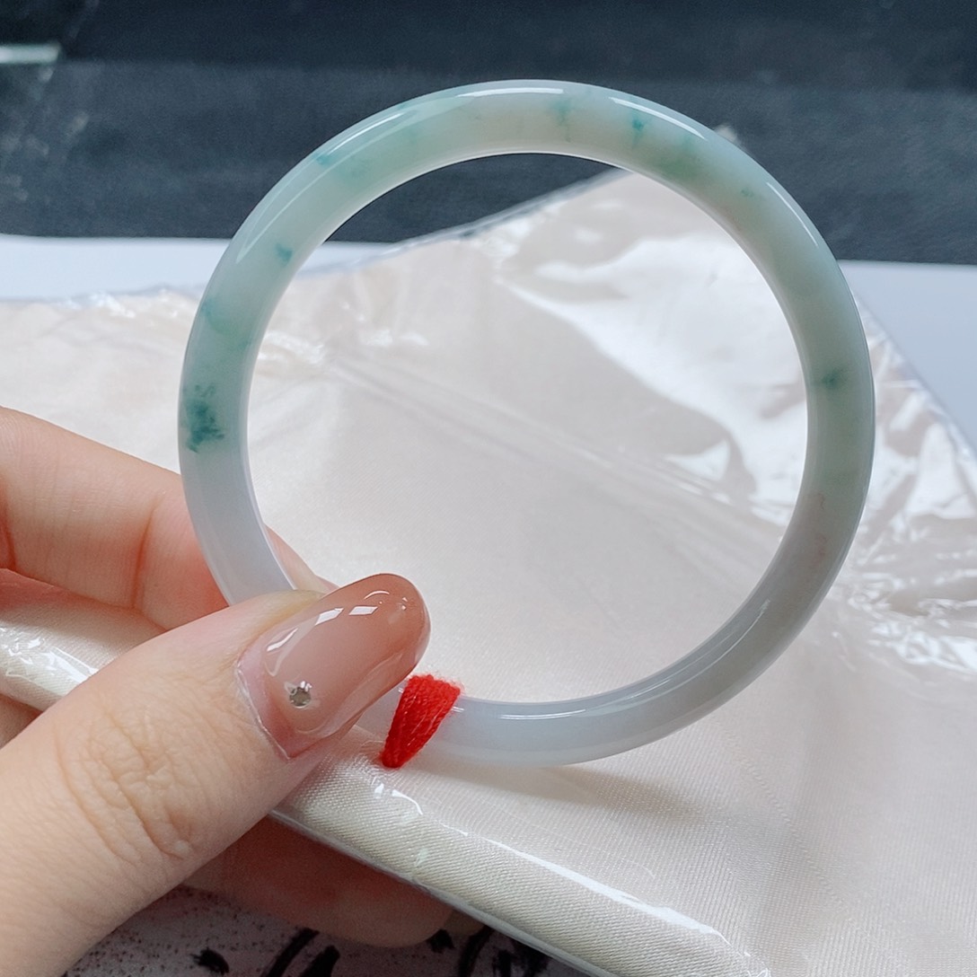 【闪购商品】未镶嵌手镯（圆镯）翡翠502号