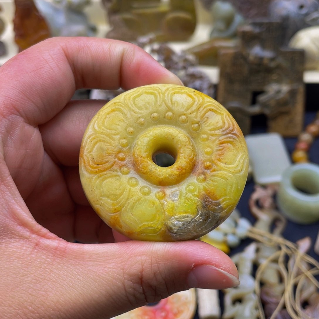蛇纹石玉未镶嵌颈饰2