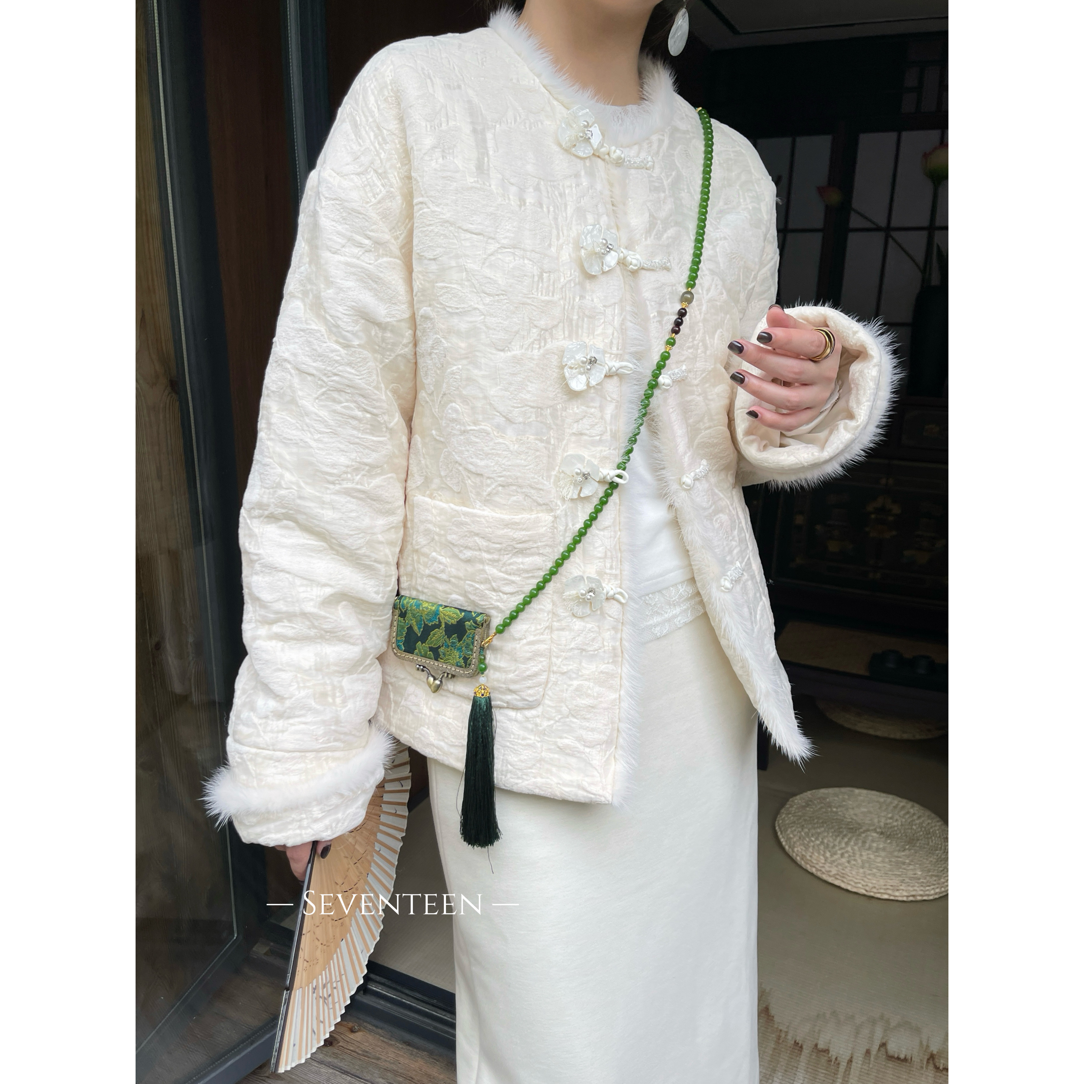 KIKI严选：63326-YFX家欧货南油秋冬拼毛加厚软糯轻奢高级感短外套