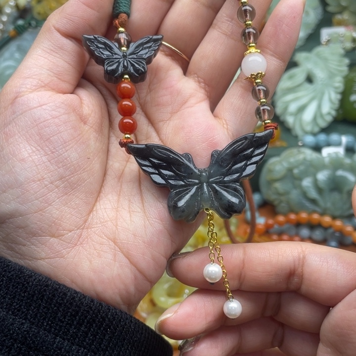 蛇纹石玉吊坠合金