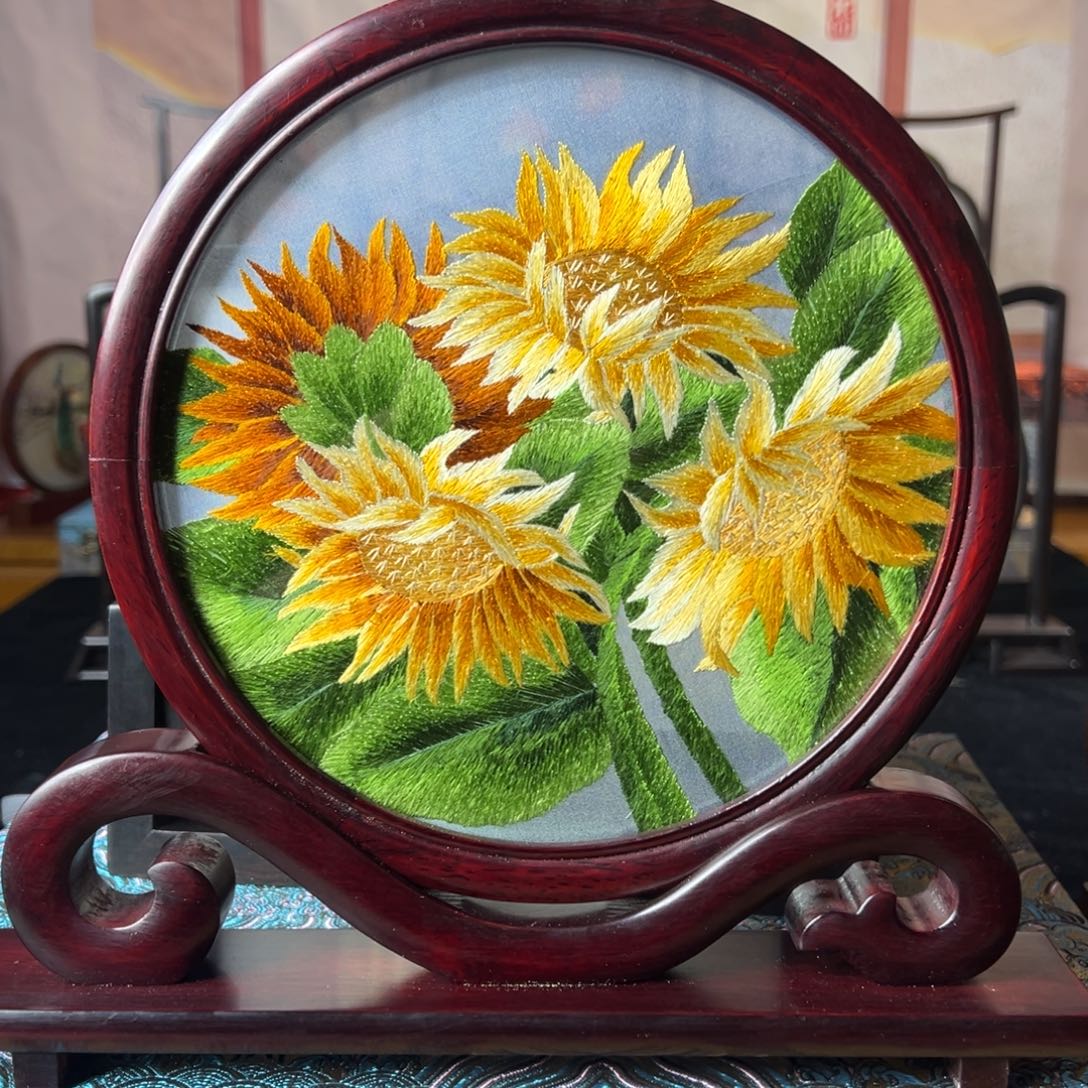 刺绣纯手工刺绣双面绣摆件定制胡桃木板架