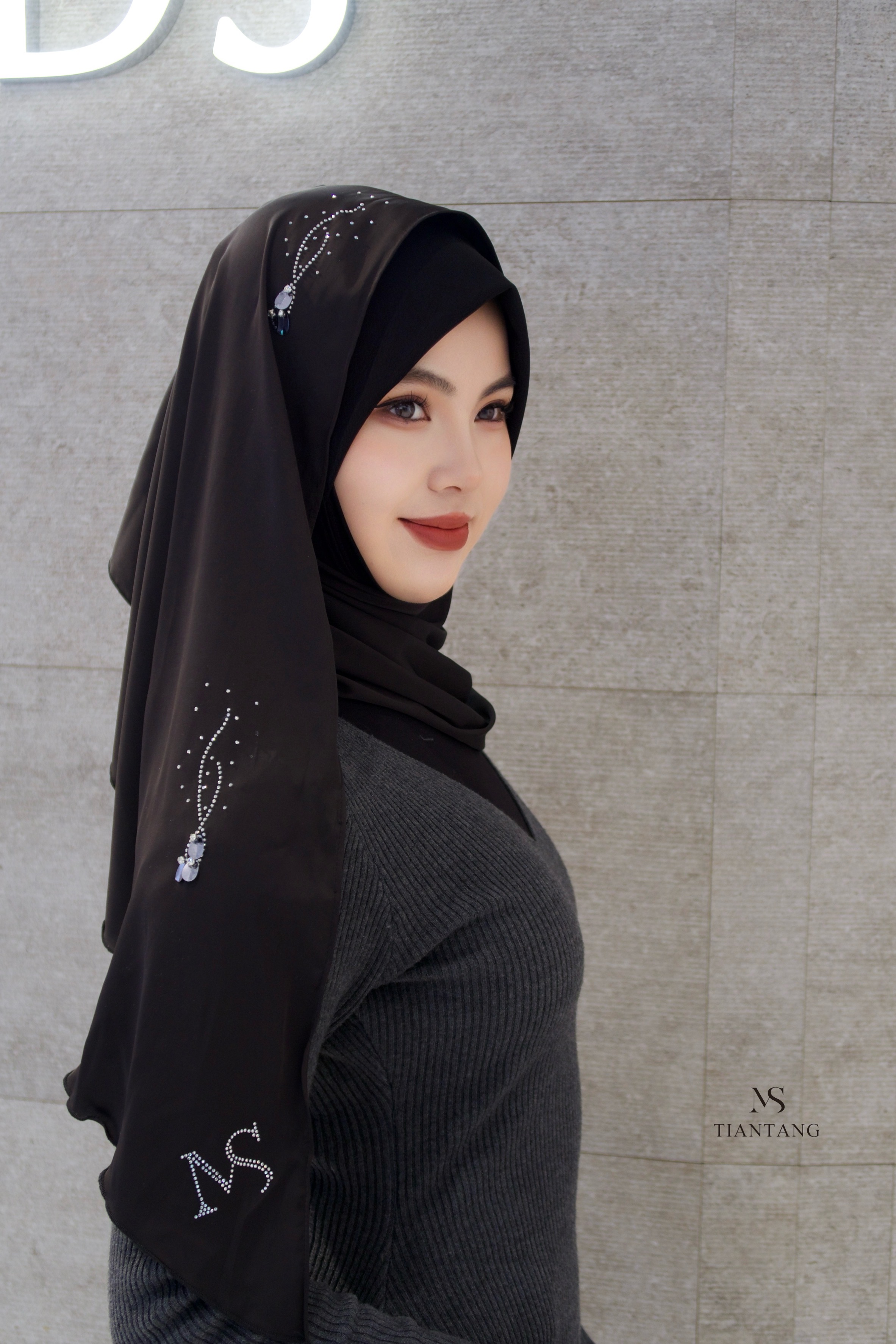 【MS】天堂穆纱惊鸿款真丝缎面绕巾拼接水晶麻高级水钻链