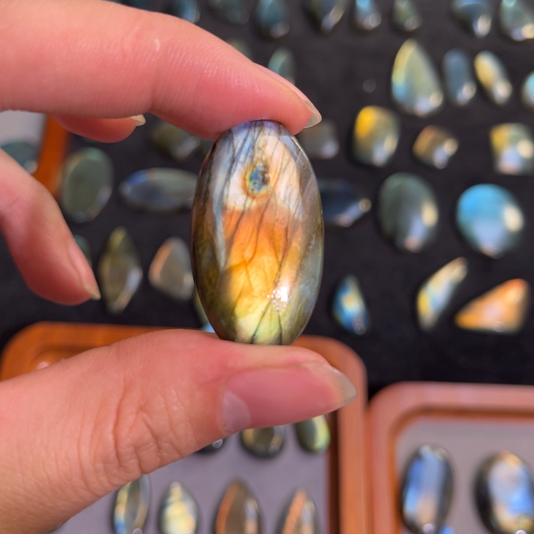 拉长石吊坠未镶嵌佐*?