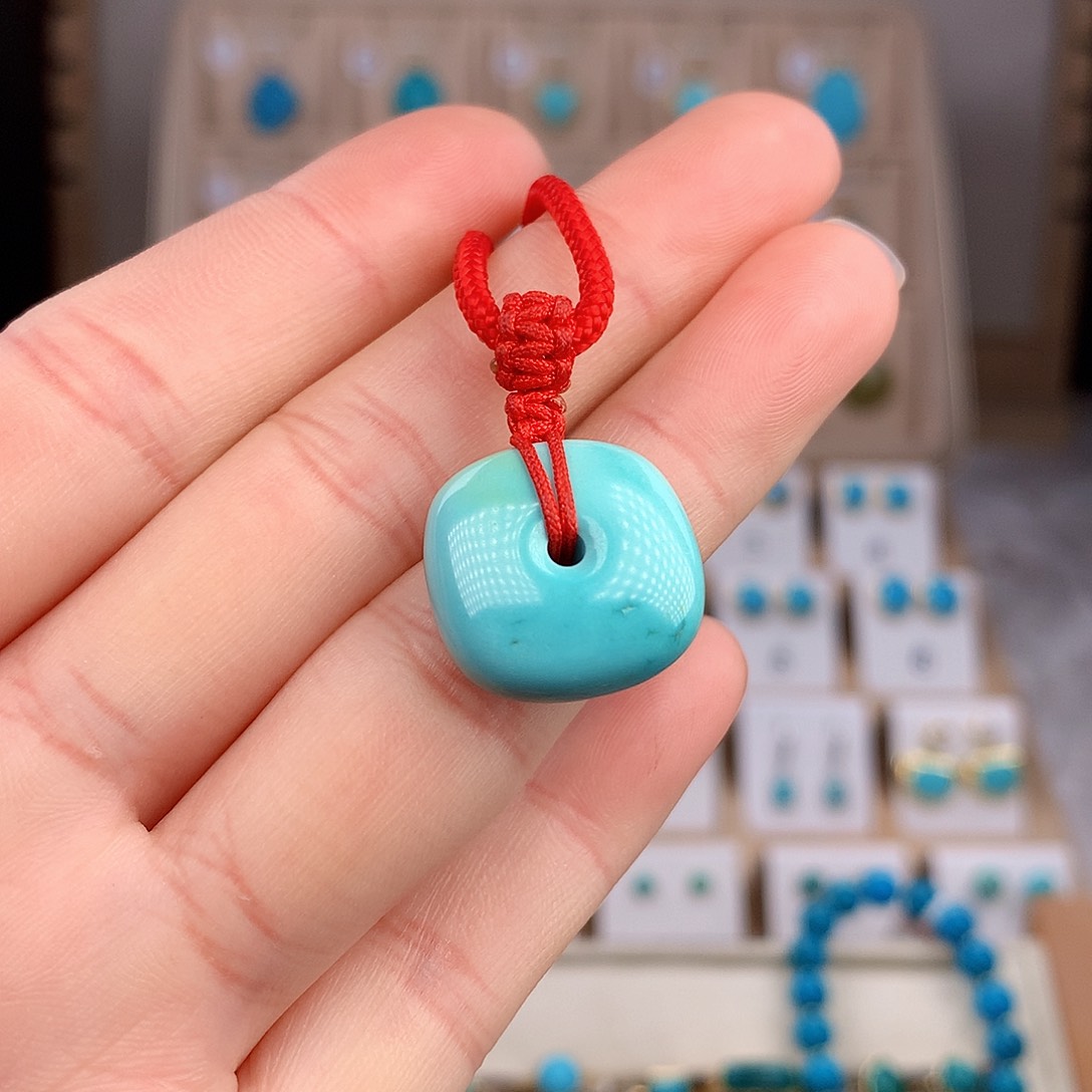 绿松石颈饰未镶嵌