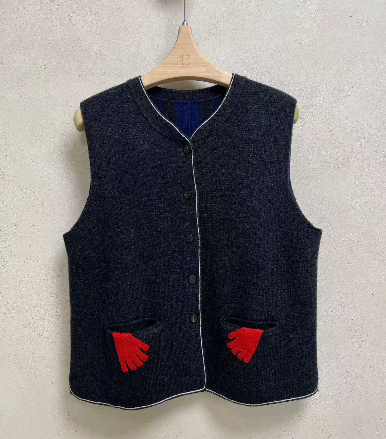 Li Wang/里望设计师款  趣味俏皮小手 全羊毛针织马甲坎肩