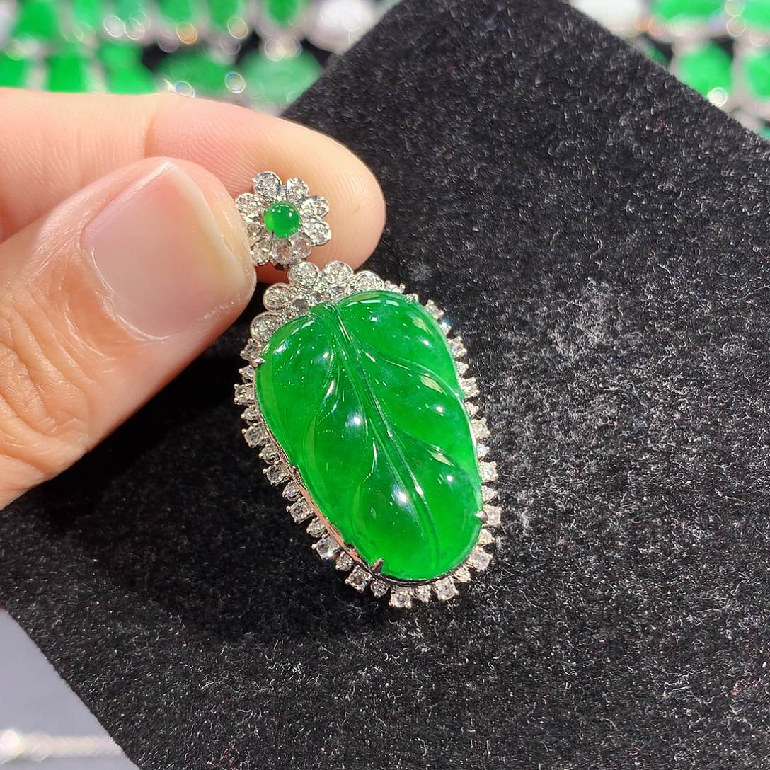 翡翠18K金镶嵌颈饰