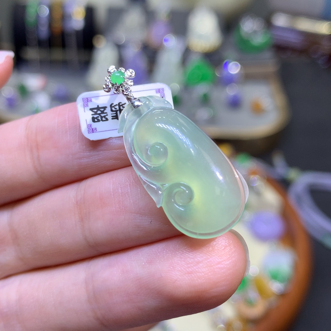 翡翠颈饰18K金镶嵌翡翠吊坠项链