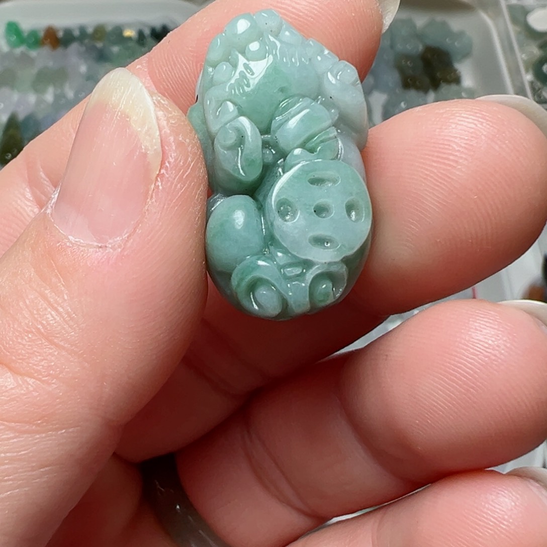 翡翠颈饰未镶嵌爱****乐两头孔貔貅28.6*17.4*11