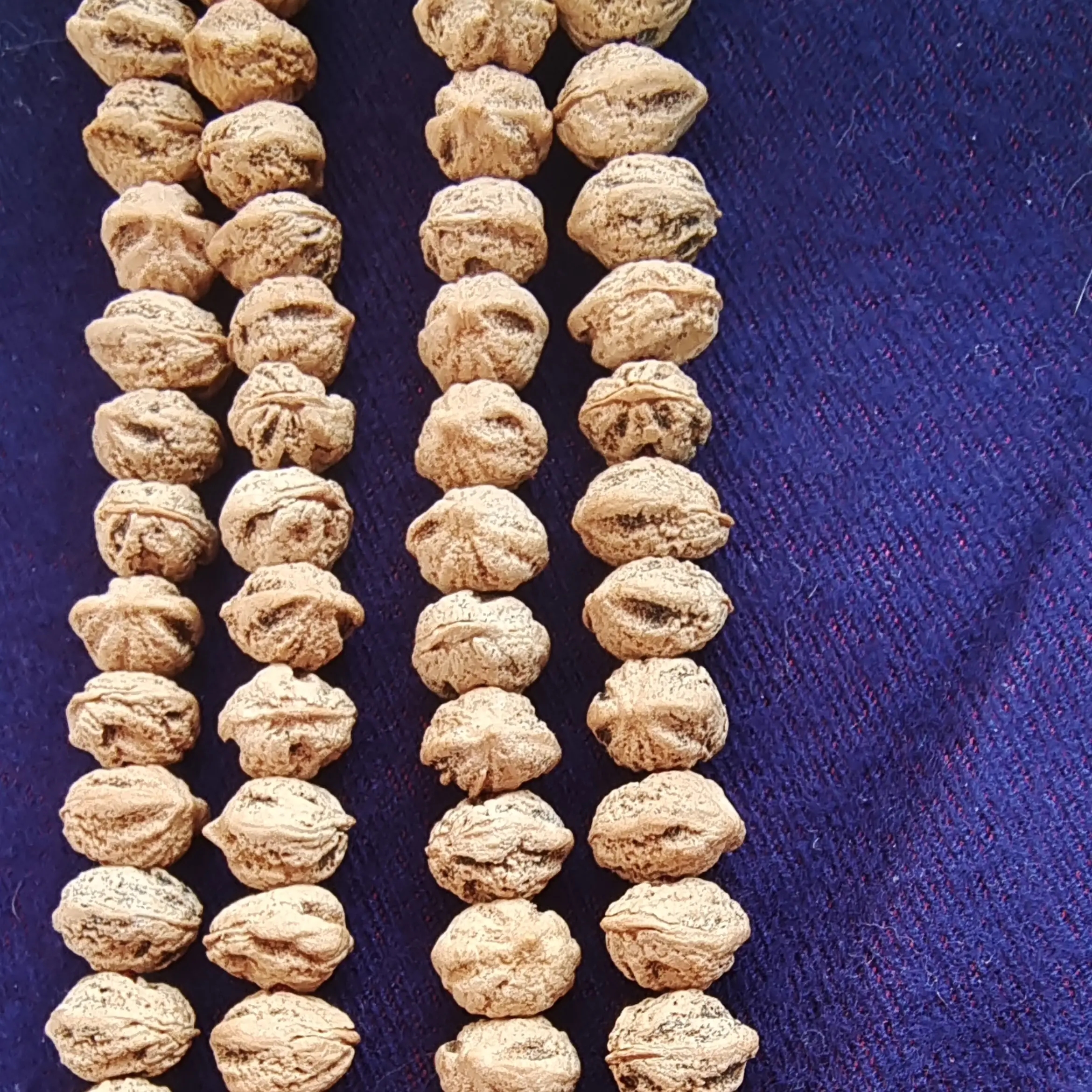 09热振柏香籽藏式原桩横打108颗