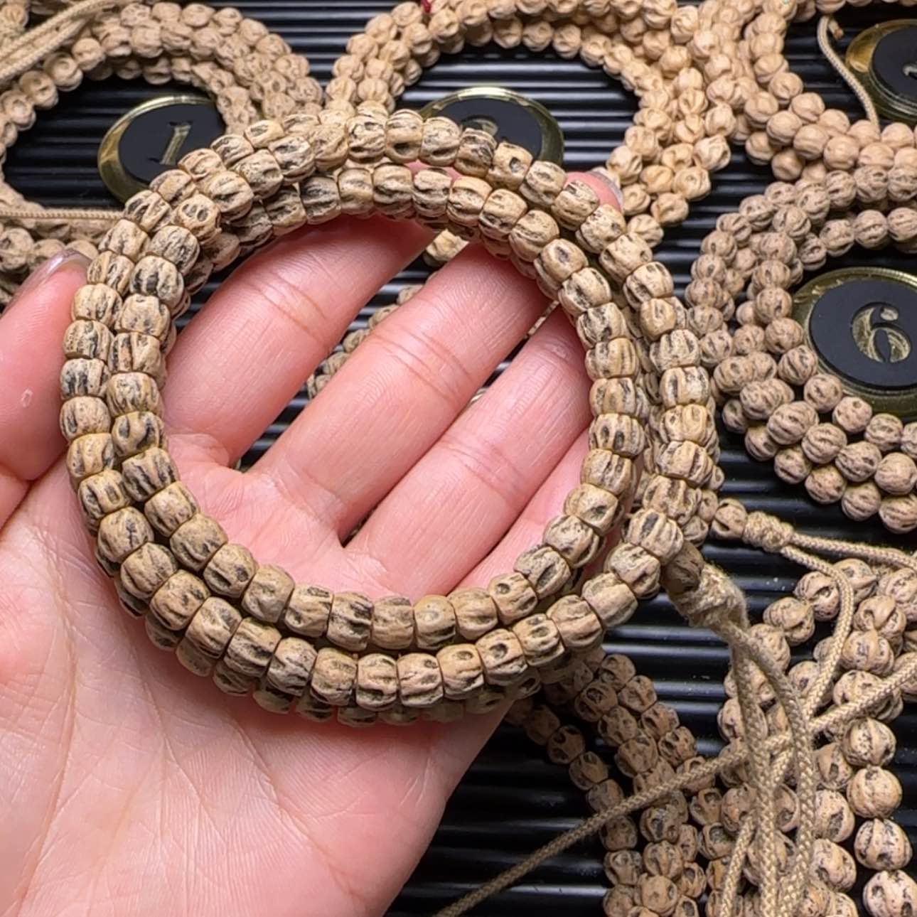 【闪购商品】柏香籽/百香籽吊坠不***黑