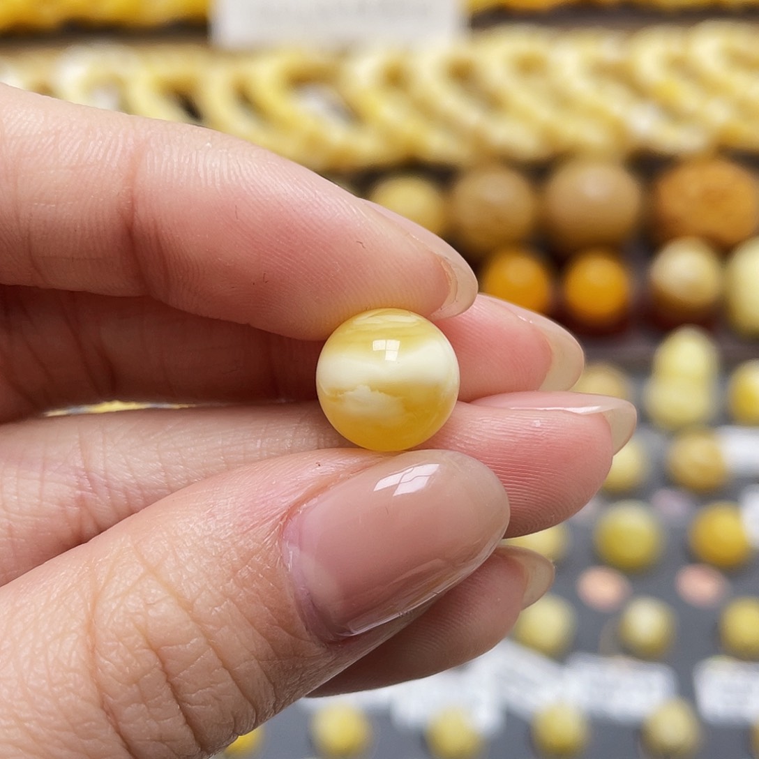 琥珀裸石未镶嵌蜜蜡圆珠10.7mm微瑕