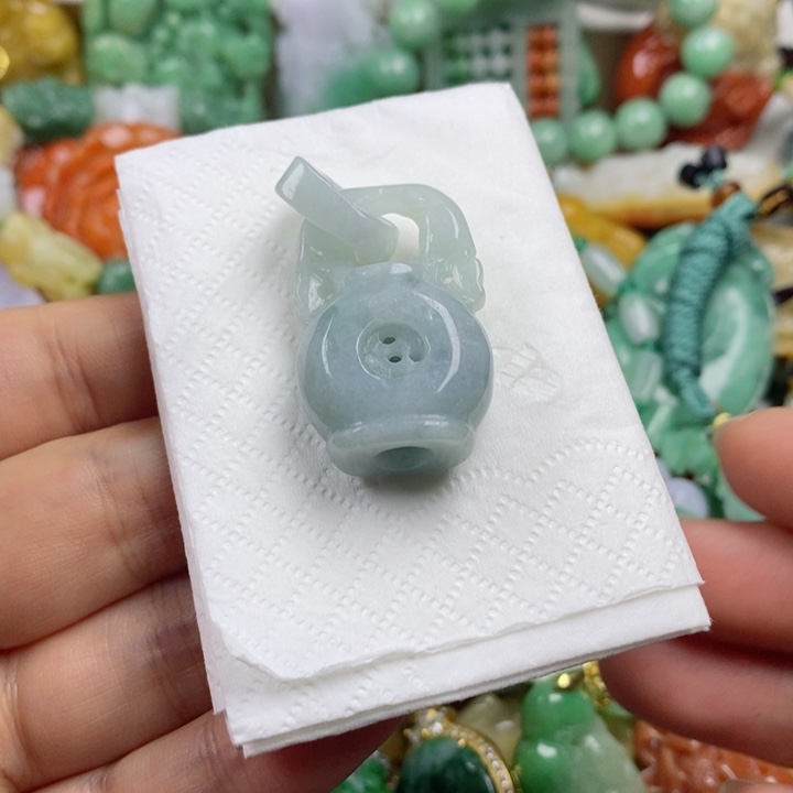 翡翠吊坠(赠链)未镶嵌