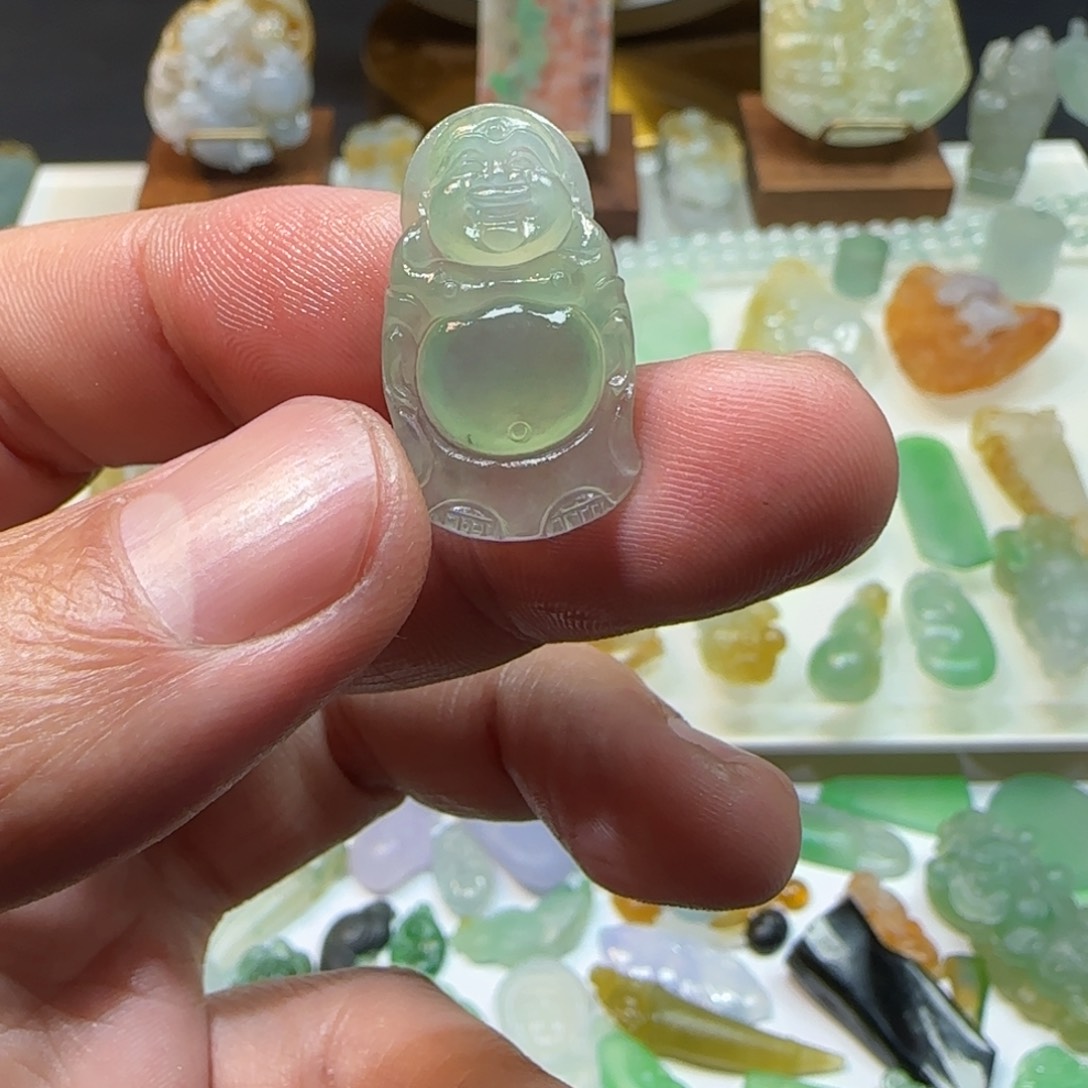 定制翡翠未镶嵌明****?翡翠