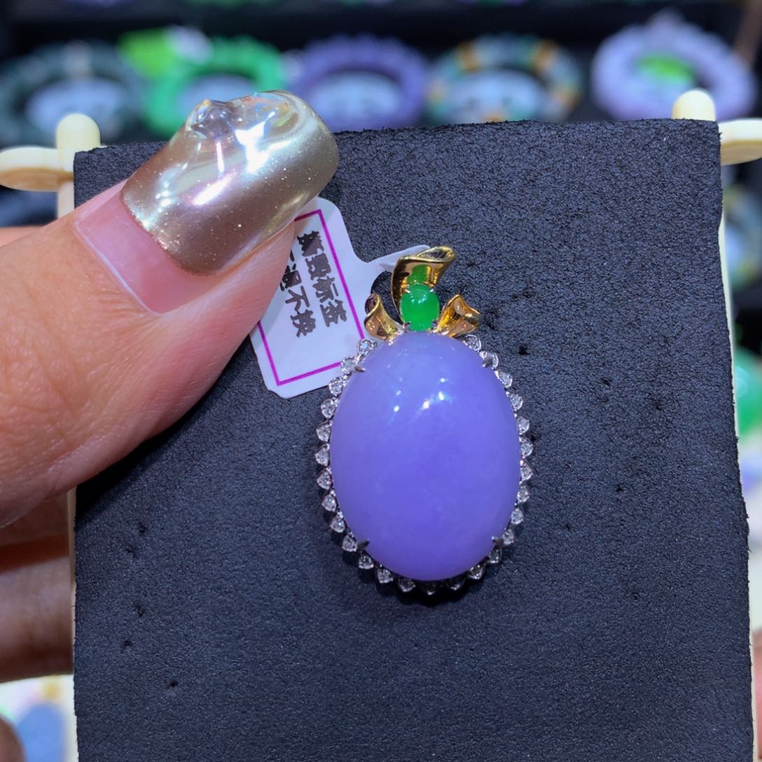 翡翠18K金镶嵌颈饰翡翠