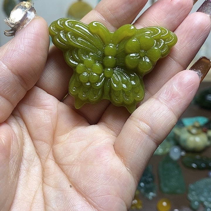 蛇纹石玉吊坠未镶嵌