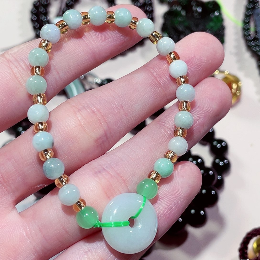 翡翠颈饰未镶嵌翡翠z