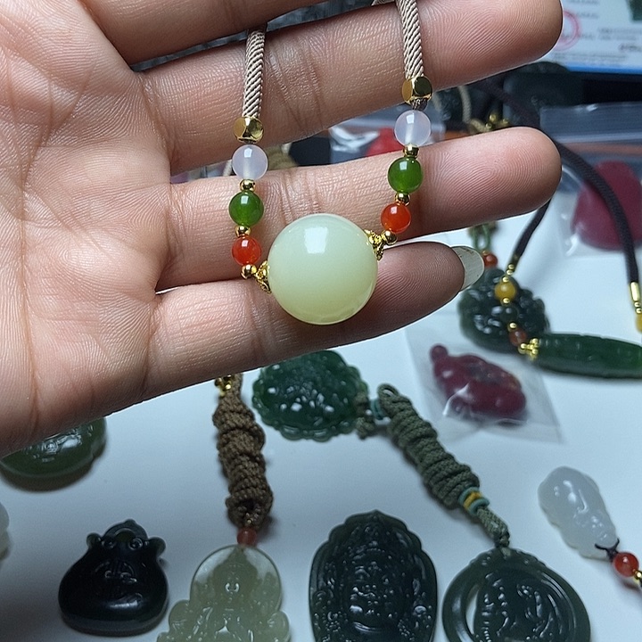 颈饰未镶嵌和田玉