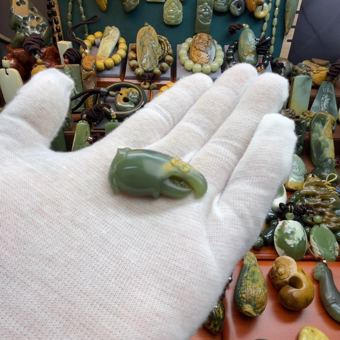 岫岩河磨玉（透闪石质玉）未镶嵌颈饰