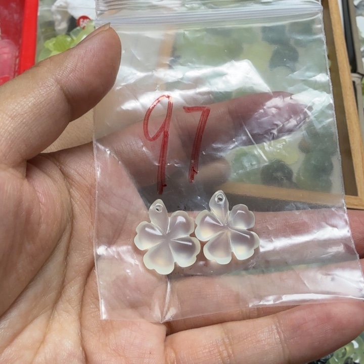 透闪石-蛇纹石玉挂坠未镶嵌