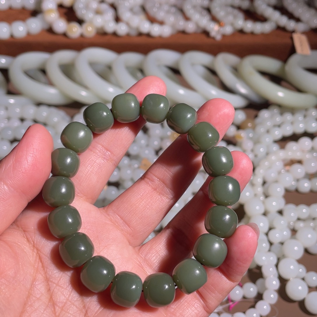 颈饰未镶嵌和田玉11×12  沙枣青