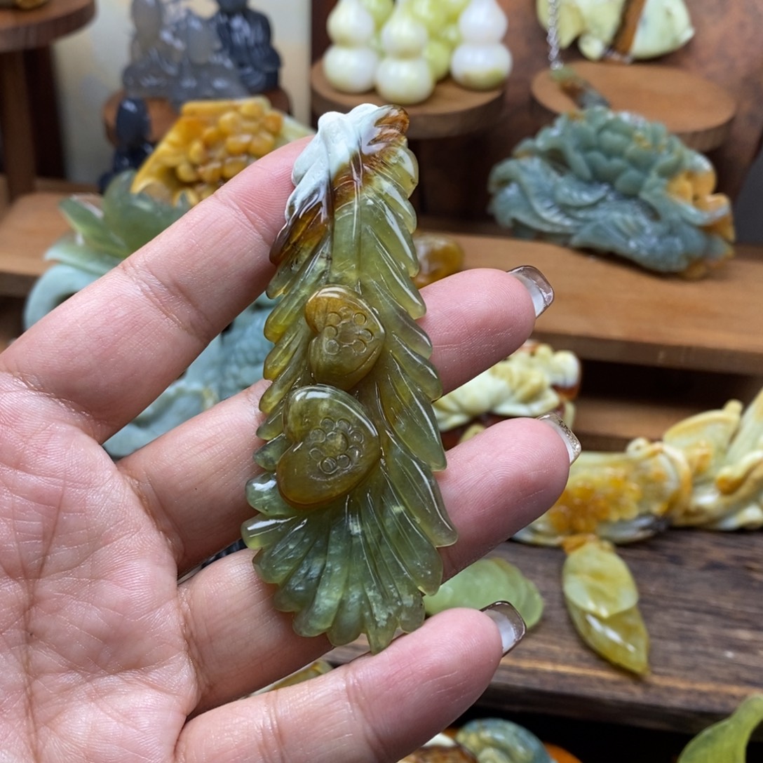 蛇纹石玉未镶嵌吊坠(赠链)微瑕