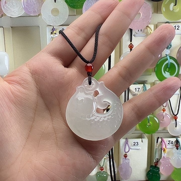 旺***金未镶嵌颈饰玛瑙/玉髓