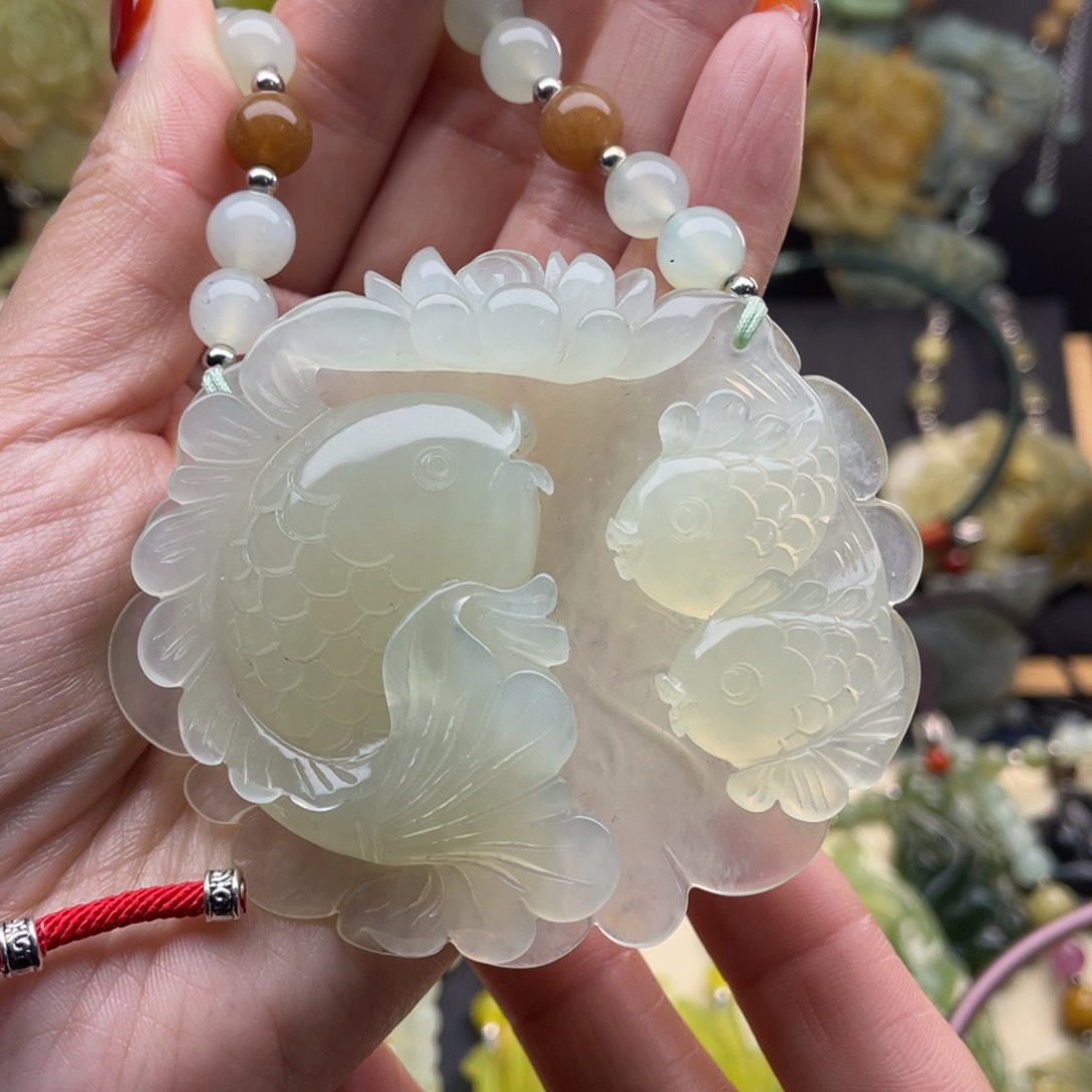 蛇纹石玉颈饰未镶嵌