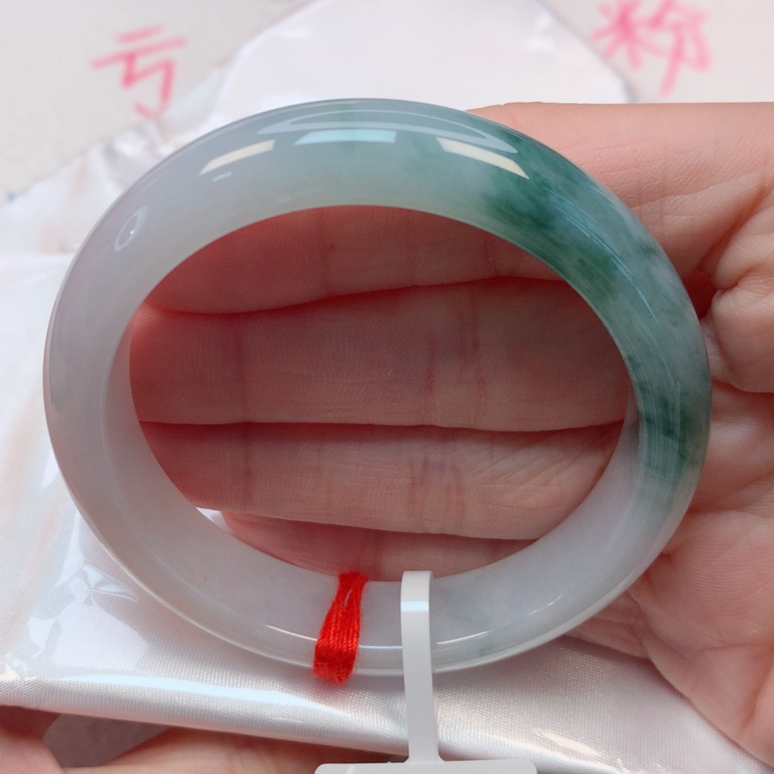 翡翠手镯未镶嵌53.3圈 白底飘蓝花 无纹裂 细腻推荐