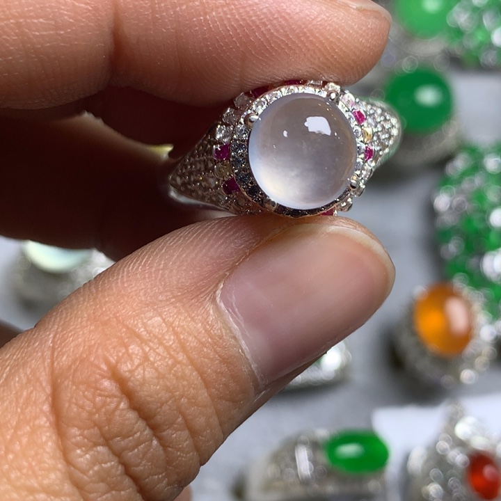 翡翠未镶嵌戒指铜托，卖裸石，需要二次镶嵌