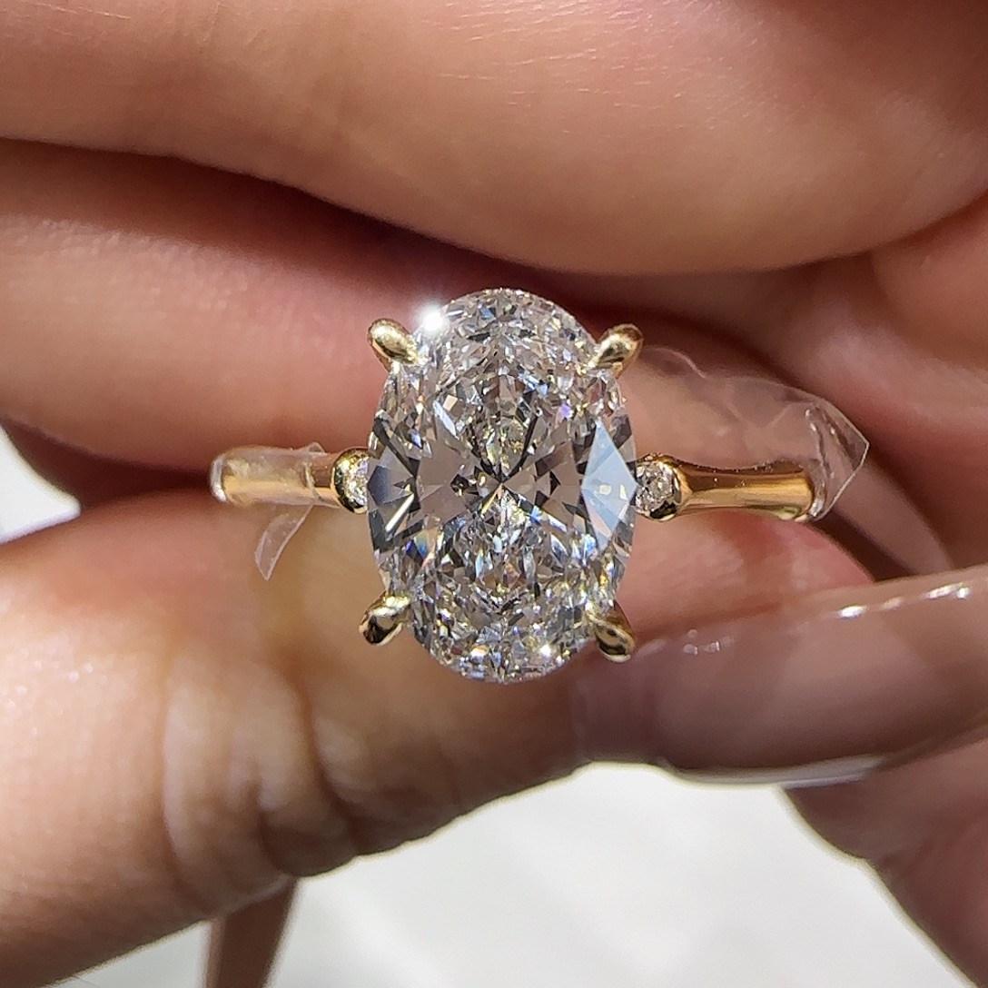 实验室培育钻石18K金镶嵌椭圆竹节1.5k