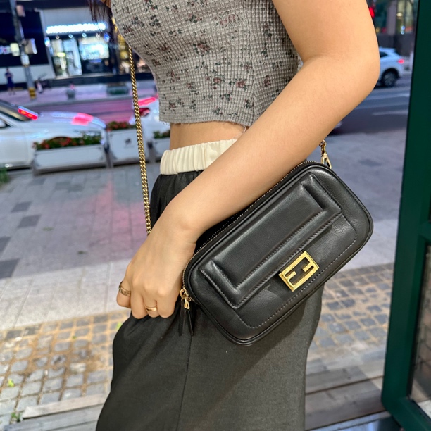 95新 FENDI/芬迪 芬迪fendi相机包黑色斜挎包