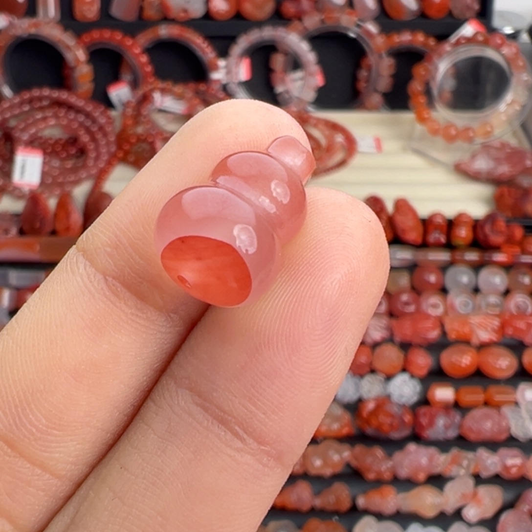 南红玛瑙未镶嵌颈饰葫芦