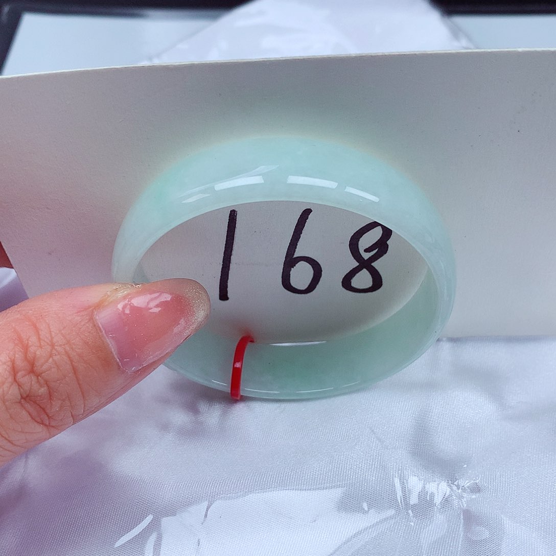 翡翠手镯未镶嵌翡翠