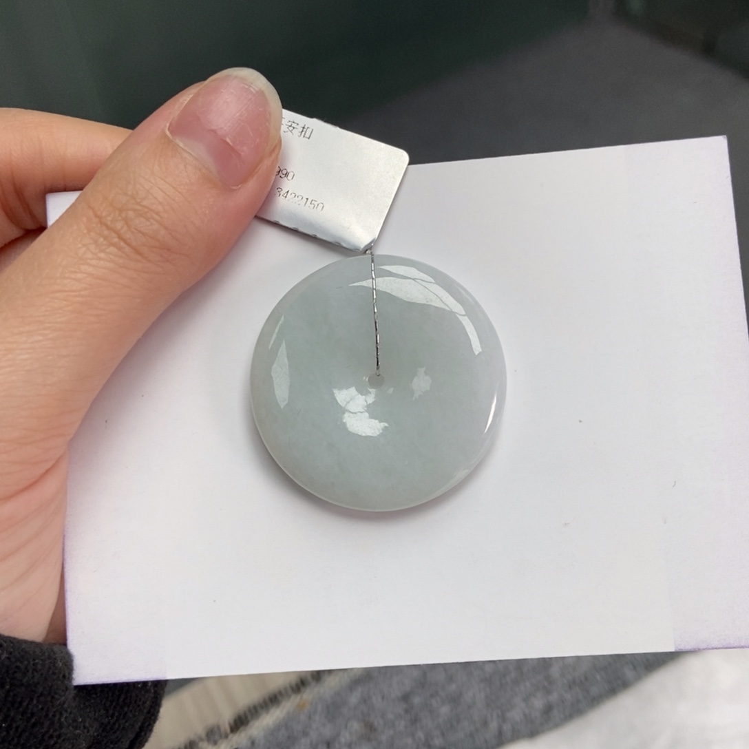 翡翠颈饰未镶嵌平安扣