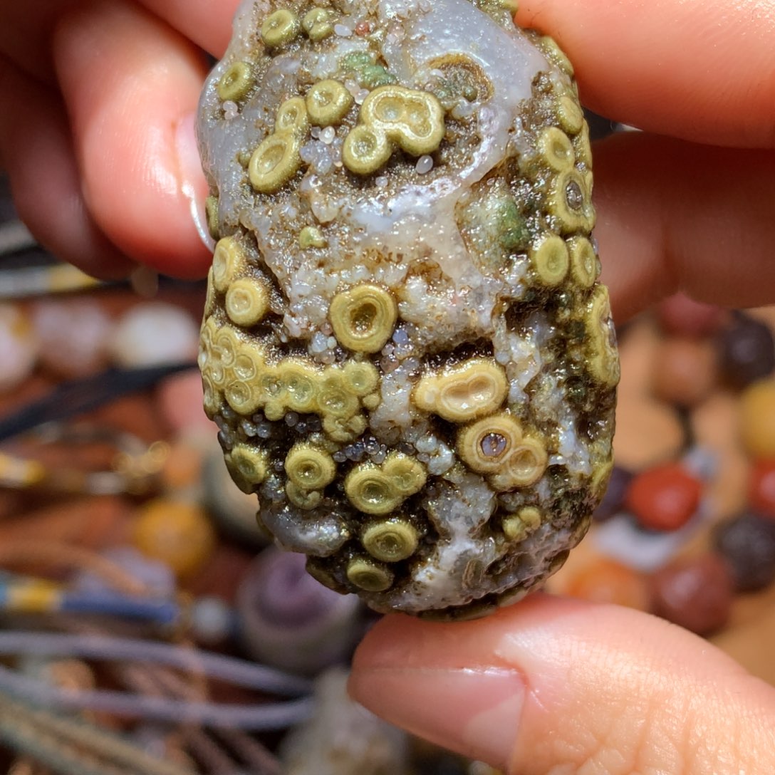 未镶嵌玛瑙/玉髓珠宝半成品梅****?