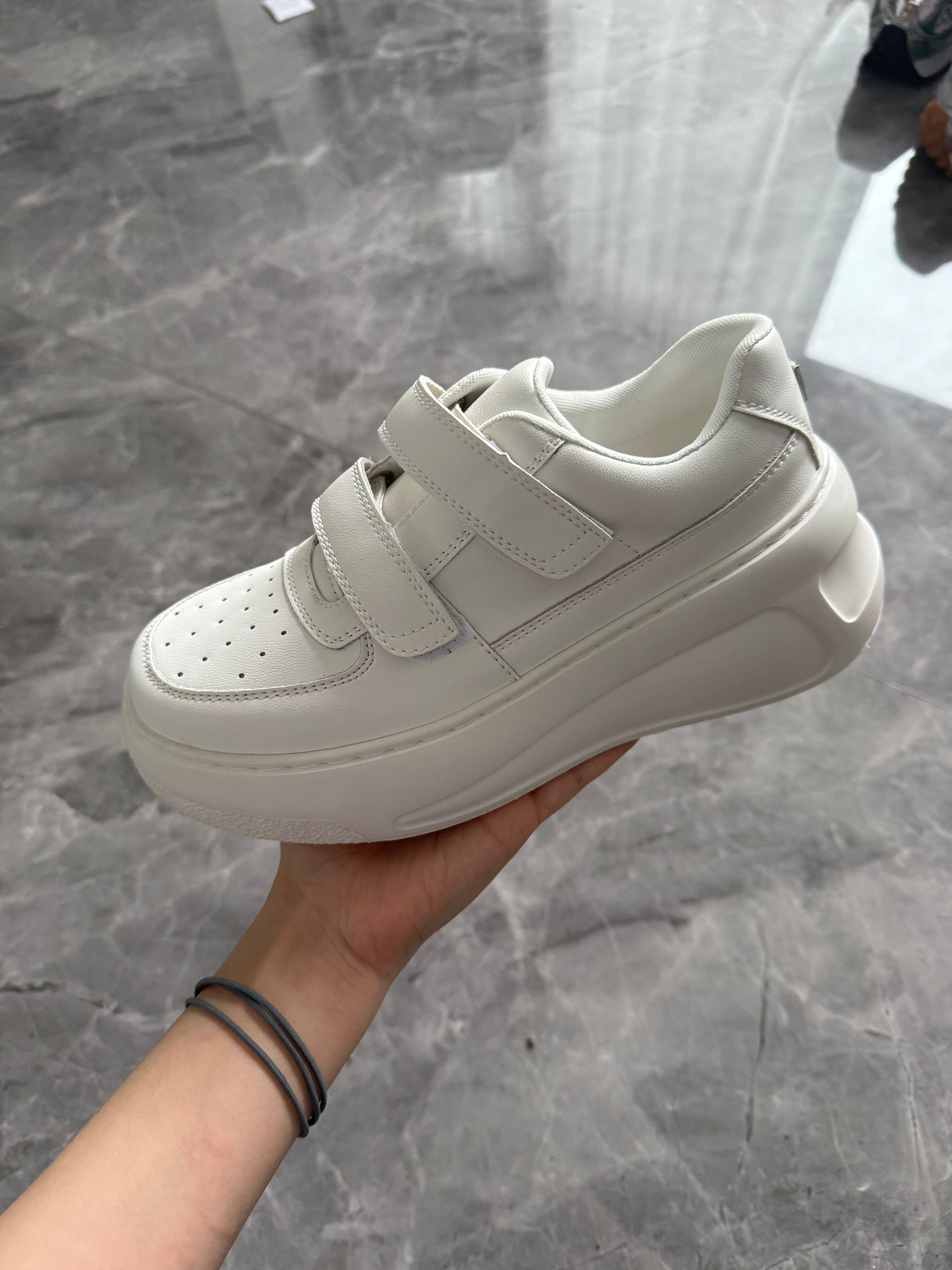 罗马风低帮百搭夏季外穿小众人字夹交叉女软底胶粘时装凉鞋